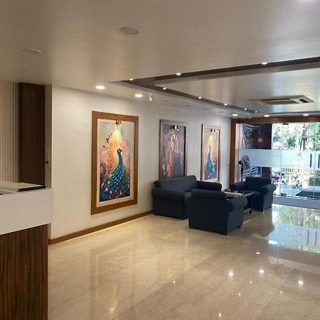 Hotel Eleven Heights Bhopal Exteriör bild