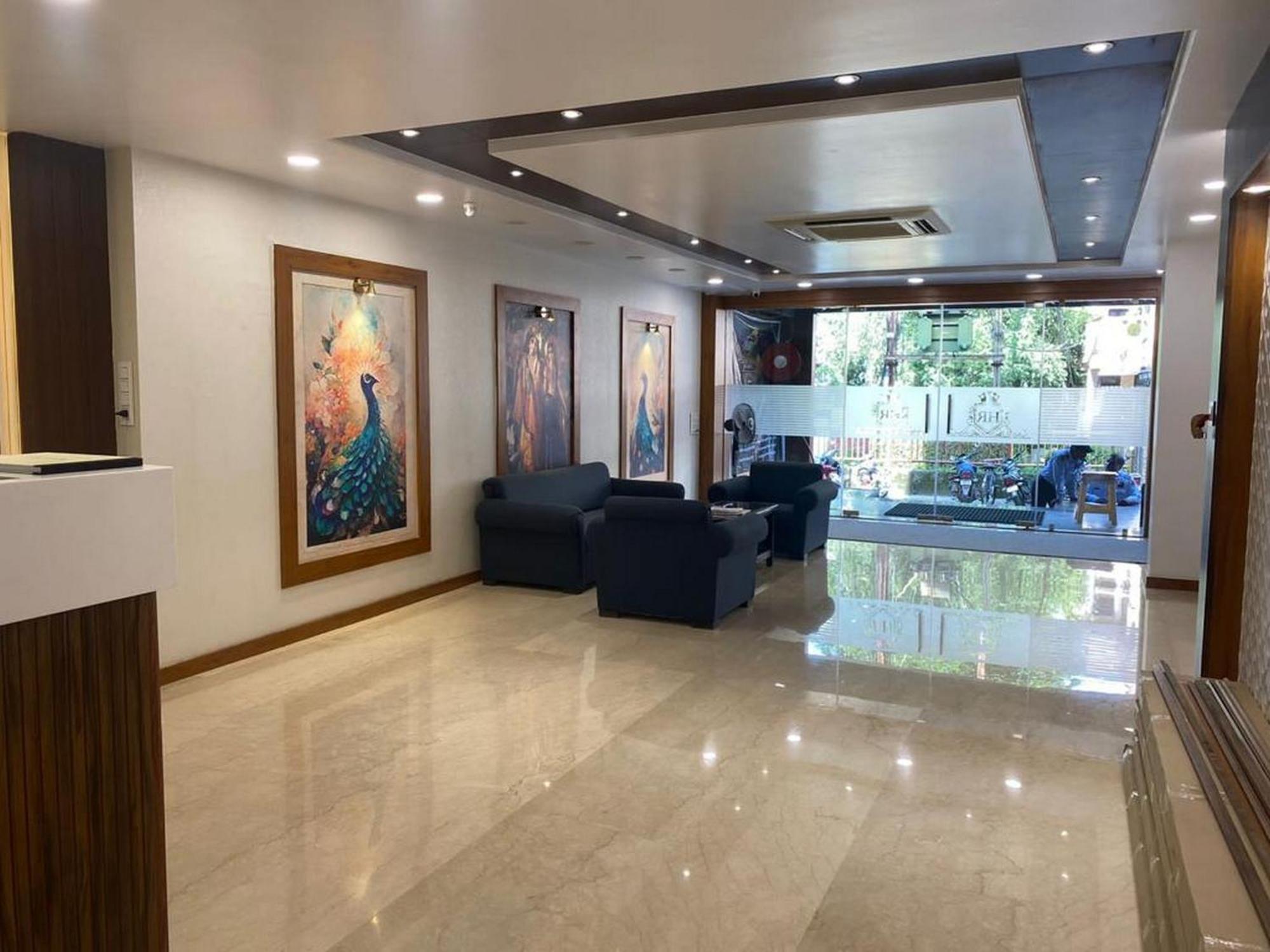 Hotel Eleven Heights Bhopal Exteriör bild