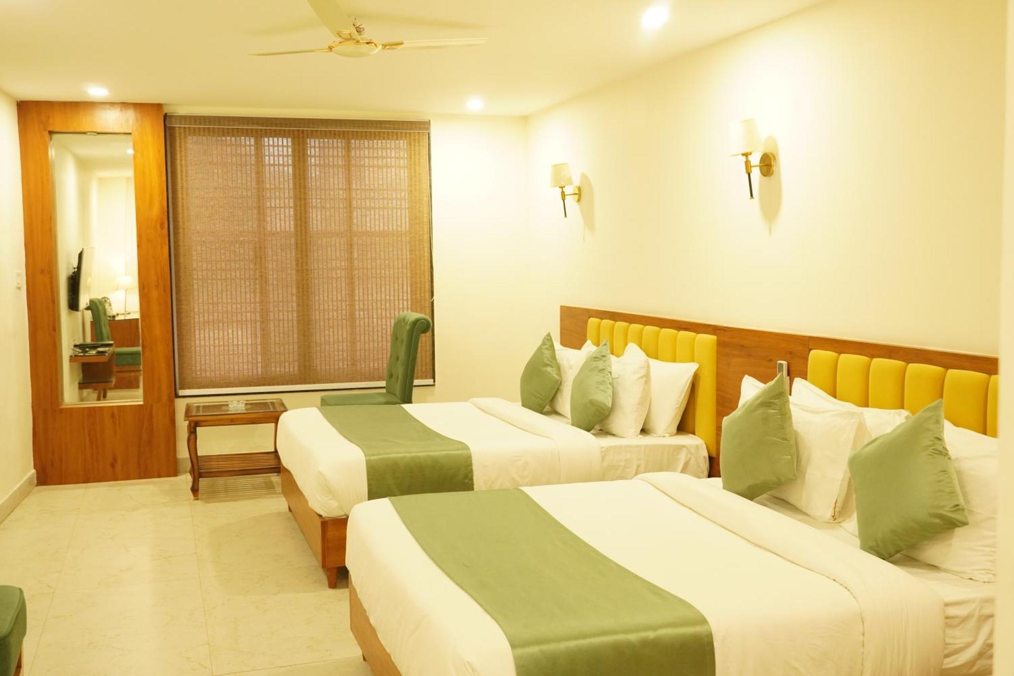 Hotel Eleven Heights Bhopal Exteriör bild