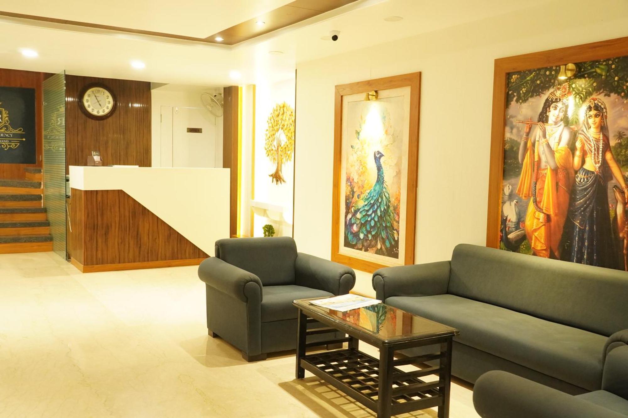 Hotel Eleven Heights Bhopal Exteriör bild