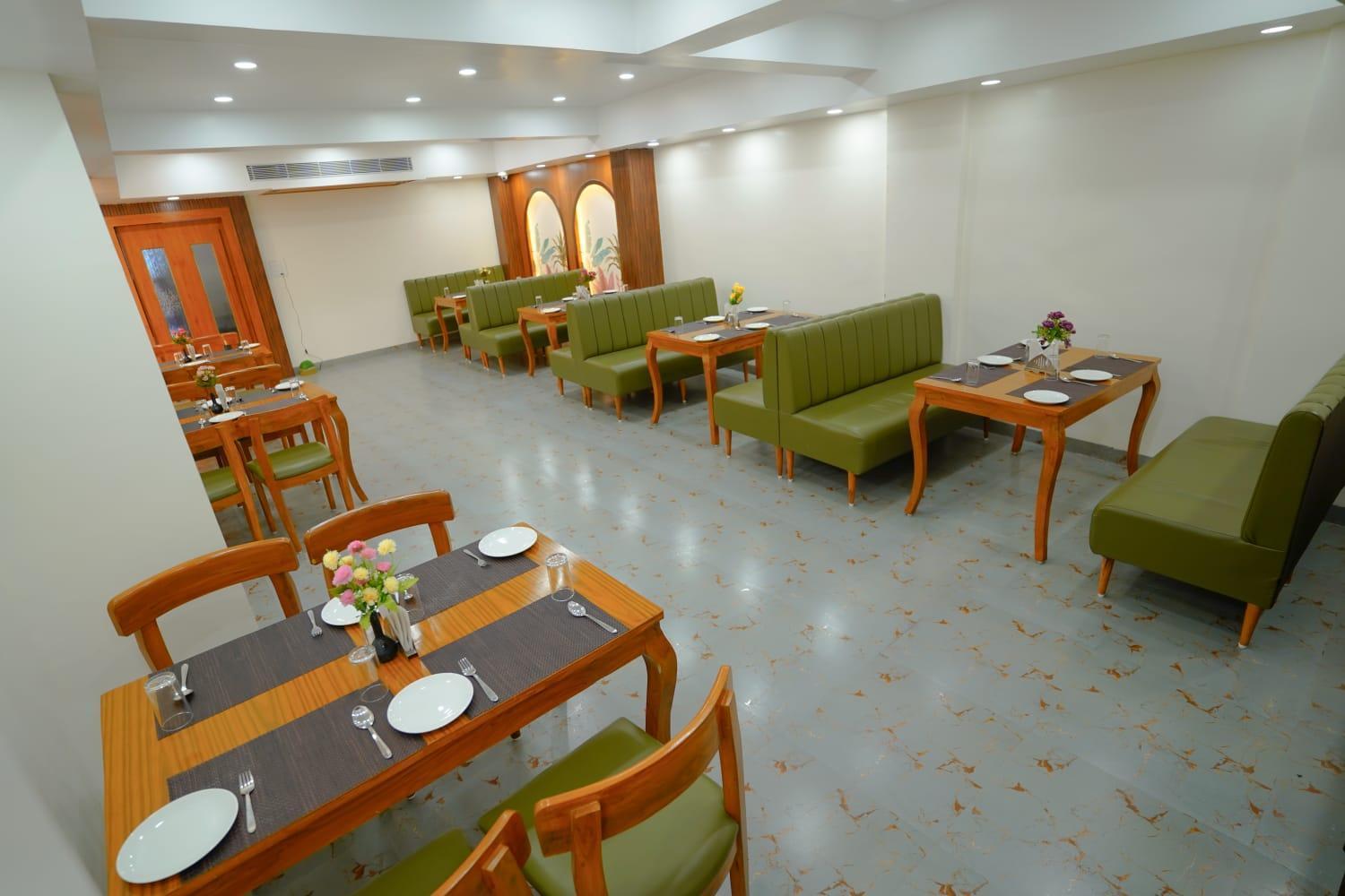 Hotel Eleven Heights Bhopal Exteriör bild